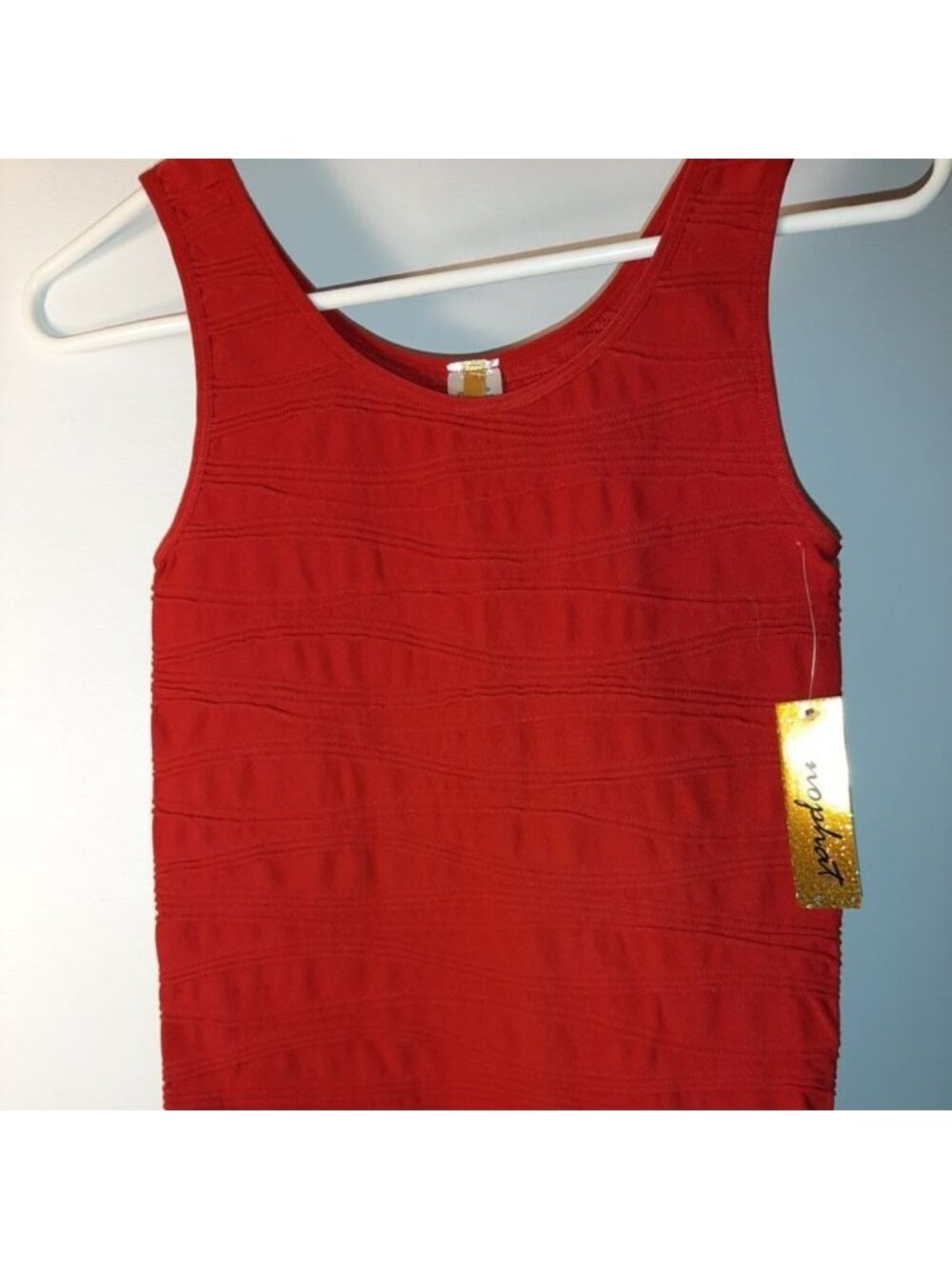 sleeveless Top~ Stretch~ Red - Picture 5 of 9
